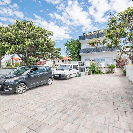 Apartments And Rooms Mare Vodice Bagian luar foto