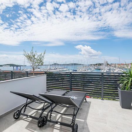 Apartments And Rooms Mare Vodice Bagian luar foto