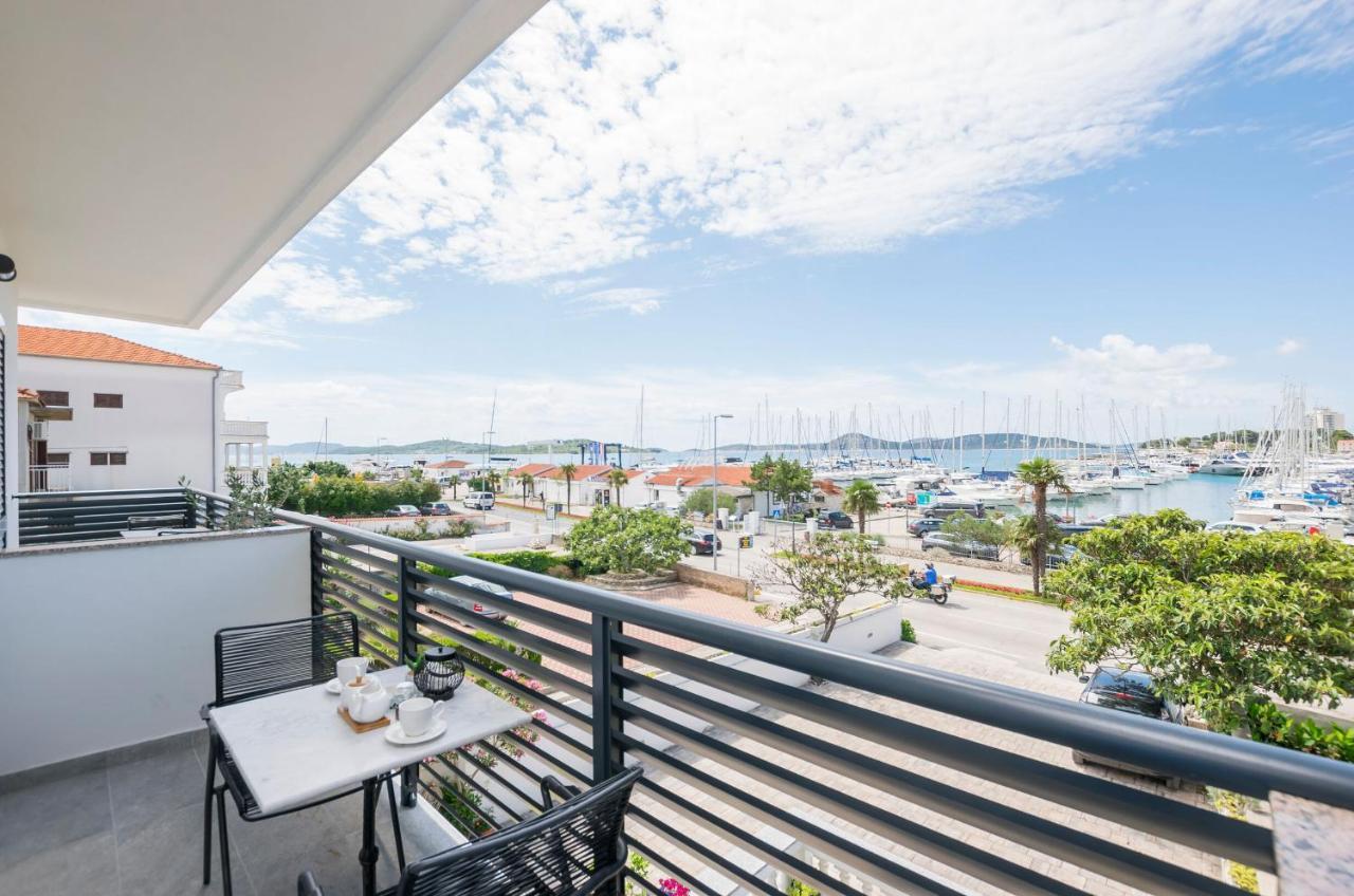 Apartments And Rooms Mare Vodice Bagian luar foto