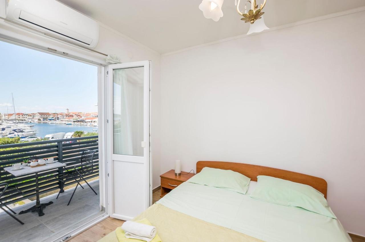 Apartments And Rooms Mare Vodice Bagian luar foto