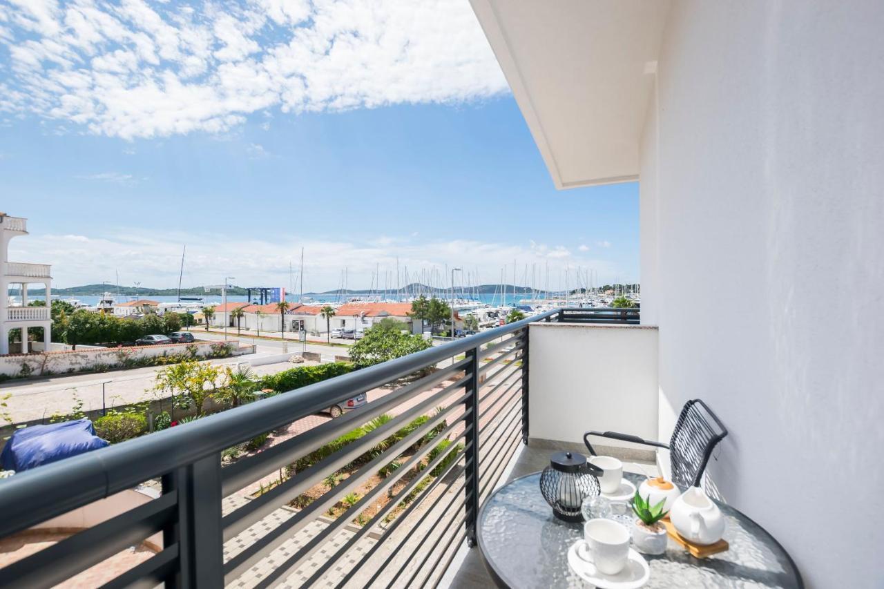 Apartments And Rooms Mare Vodice Bagian luar foto