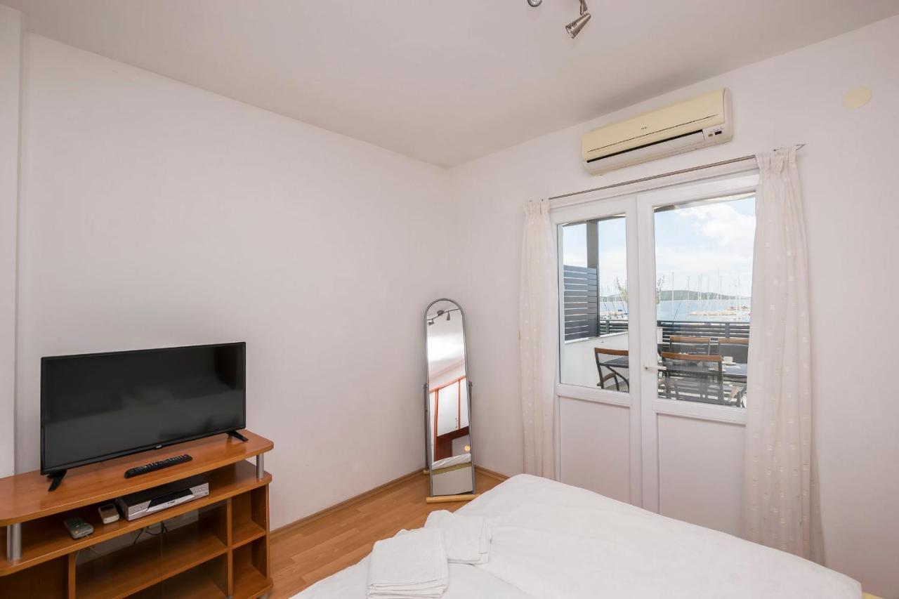Apartments And Rooms Mare Vodice Bagian luar foto
