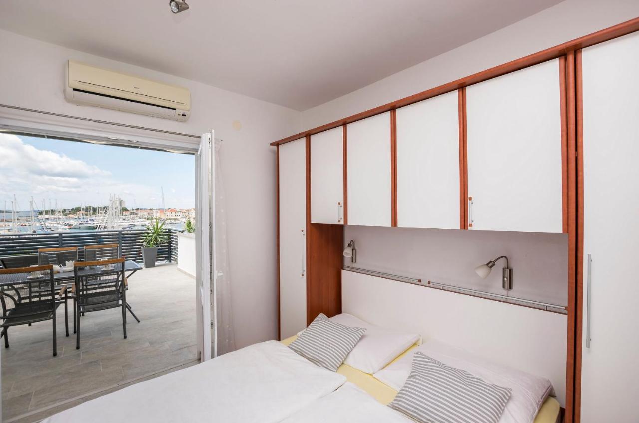 Apartments And Rooms Mare Vodice Bagian luar foto