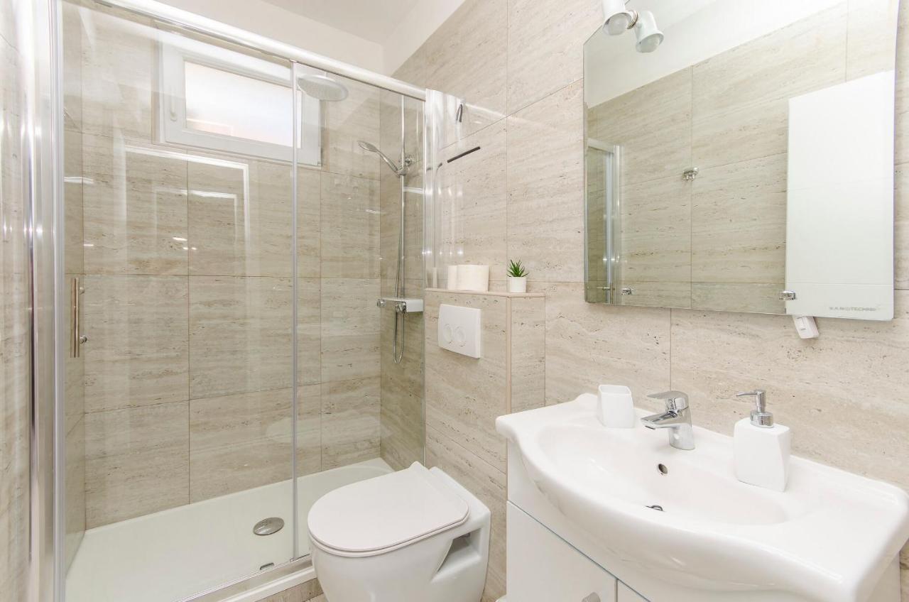 Apartments And Rooms Mare Vodice Bagian luar foto