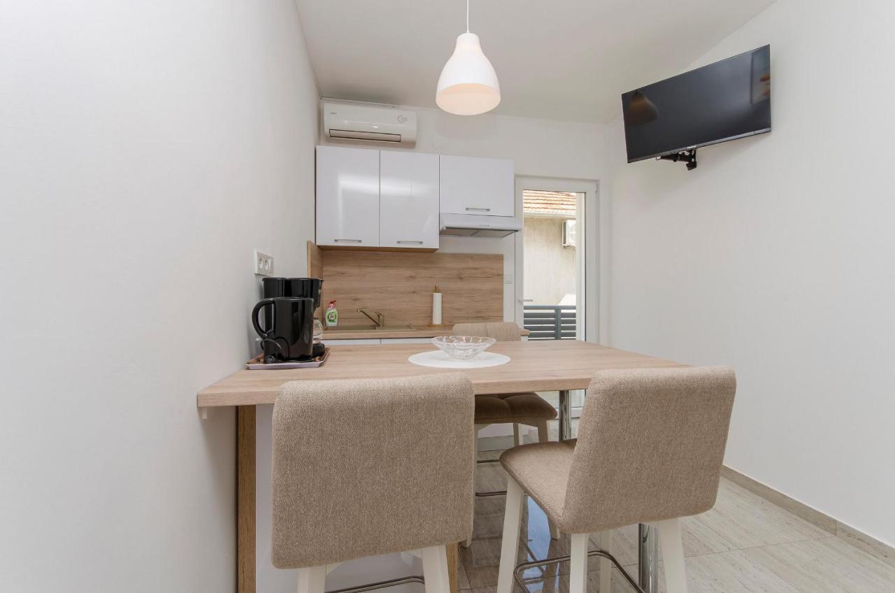 Apartments And Rooms Mare Vodice Bagian luar foto