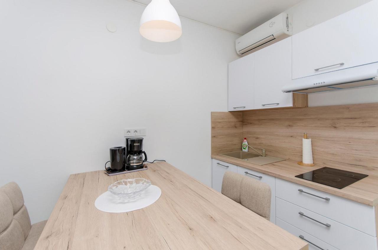 Apartments And Rooms Mare Vodice Bagian luar foto