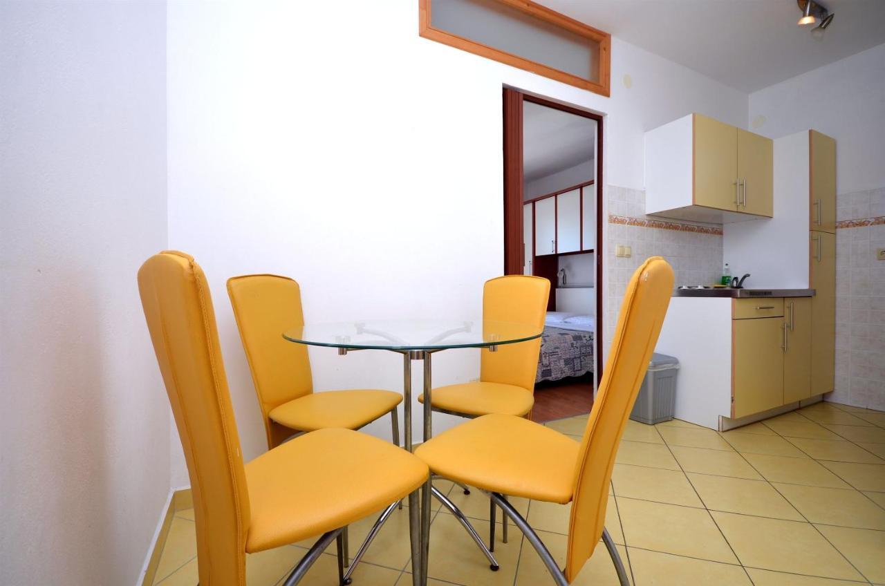 Apartments And Rooms Mare Vodice Bagian luar foto