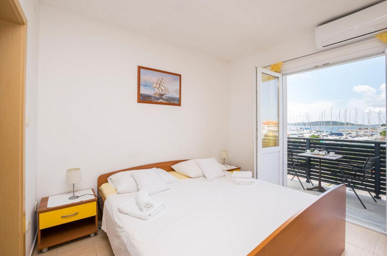 Apartments And Rooms Mare Vodice Bagian luar foto