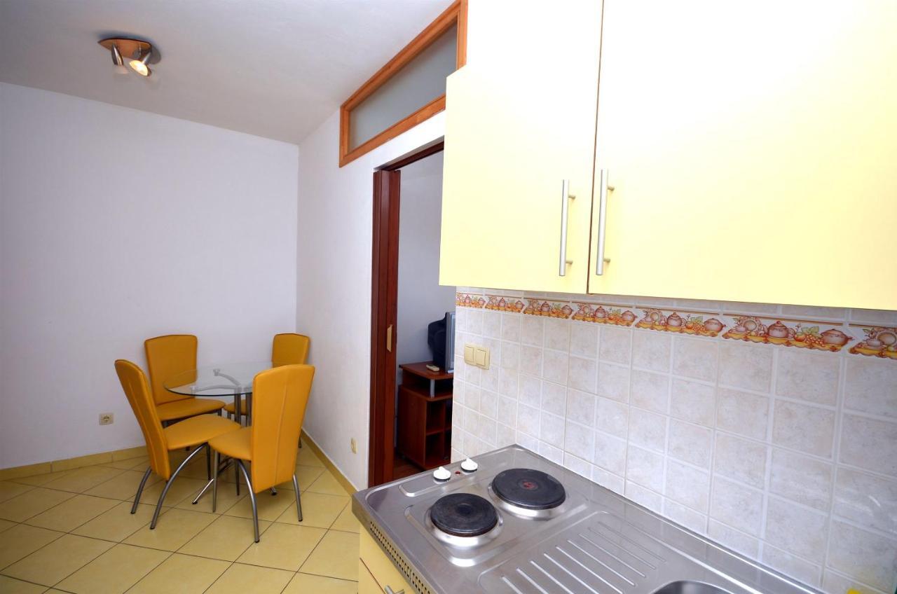 Apartments And Rooms Mare Vodice Bagian luar foto