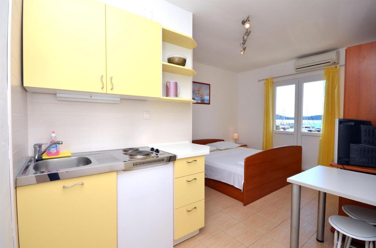 Apartments And Rooms Mare Vodice Bagian luar foto