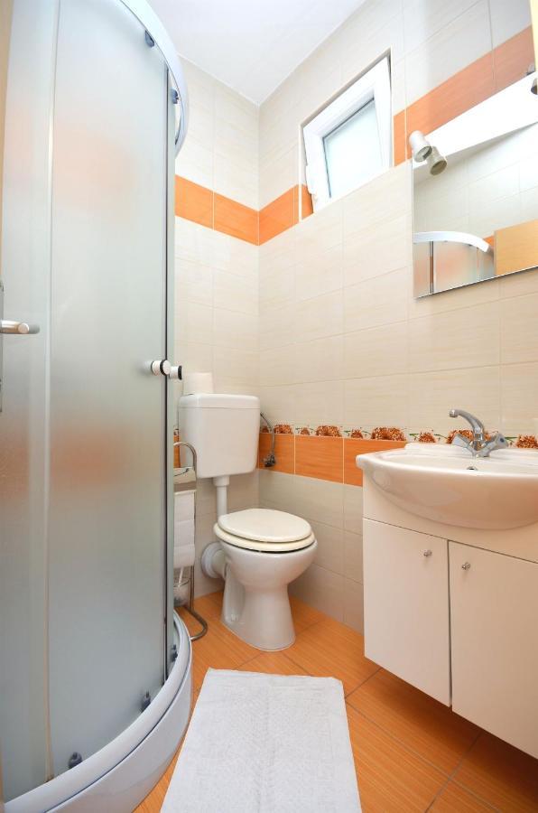 Apartments And Rooms Mare Vodice Bagian luar foto