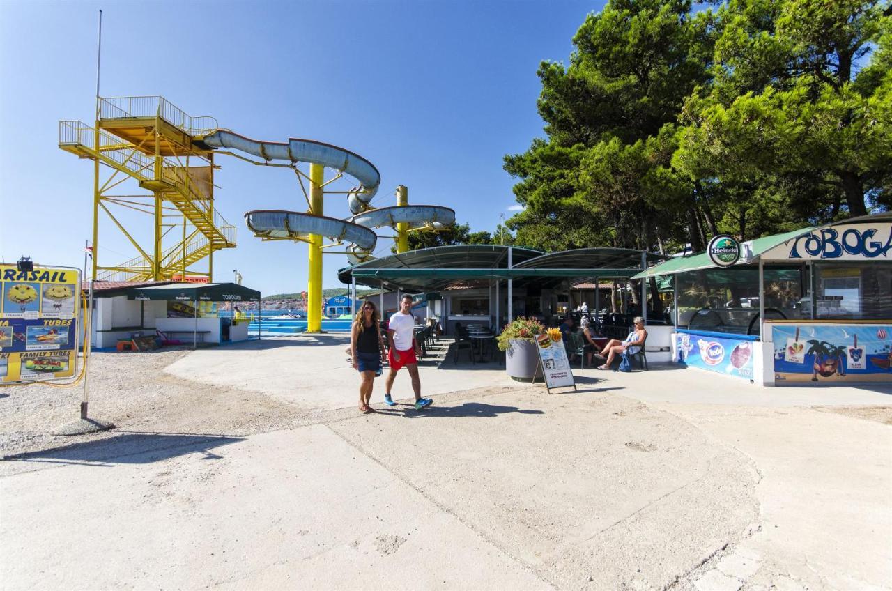 Apartments And Rooms Mare Vodice Bagian luar foto